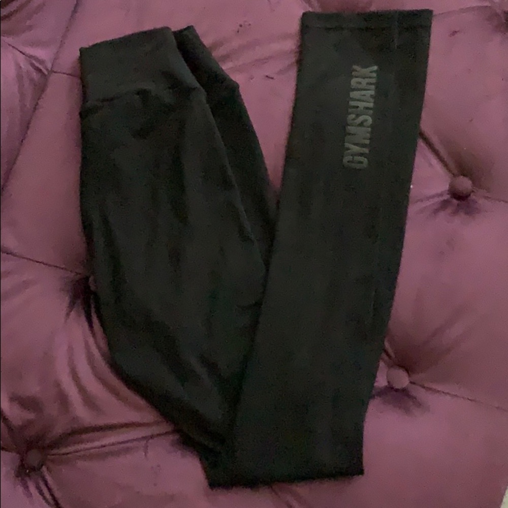 Gym shark leggings